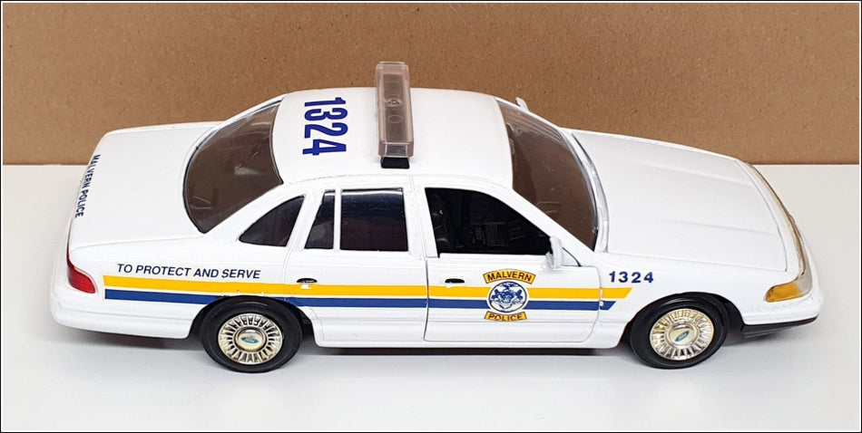 Motormax 1/24 Scale 76102B - Ford Crown Victoria Police - Malvern