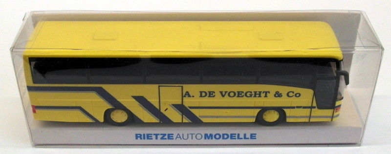 RietzeAutoModelle HO Gauge 1/87 Scale RV01 - Van Hool Coach - Voeght