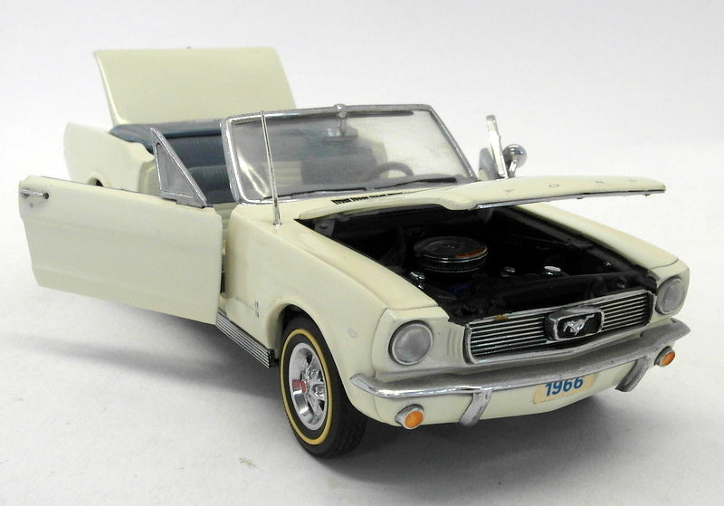 Danbury Mint 1/24 Scale Diecast - DMMUS 1966 Ford Mustang Convertible White