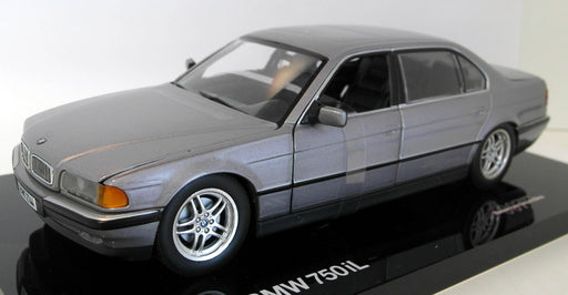 BMW Dealership 1/24 Scale 80 43 9 422 371 BMW 750iL Tomorrow Never Dies 007