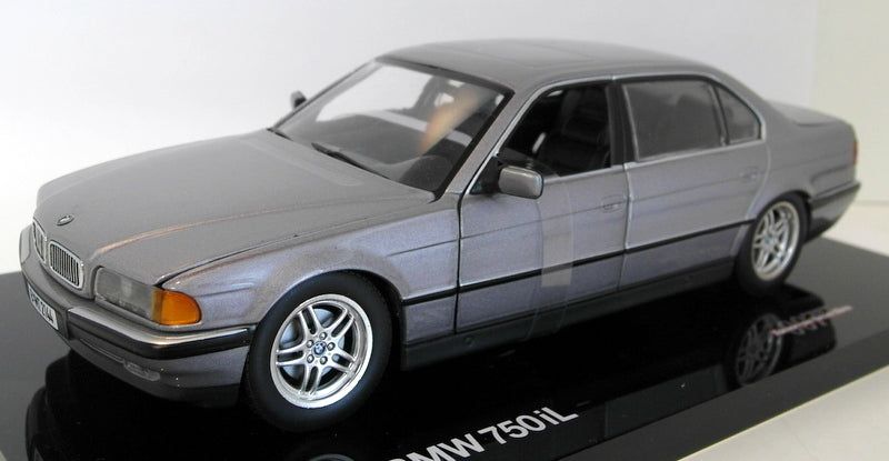 BMW Dealership 1/24 Scale 80 43 9 422 371 BMW 750iL Tomorrow Never Dies 007