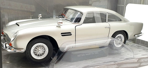 Solido 1/18 Scale Diecast S1807101 - Aston Martin DB5 1964 - Silver Birch