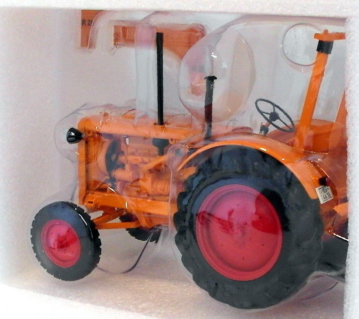 Minichamps 1/18 Scale 109 153072 - 1953 Hanomag R28 Traktor - Orange