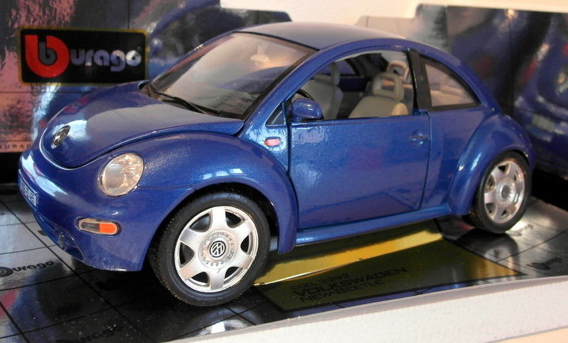 Burago 1/18 Scale Diecast - 3392 Volkswagen New Beetle 1998 blue