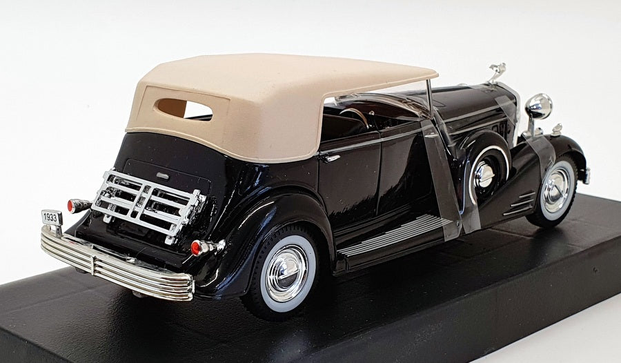 Signature 1/32 Scale Model Car SIG01 - 1933 Cadillac Fleetwood - Black
