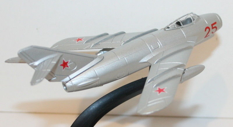 1:100 Scale Diecast Russian Fighter Plane Model - Mikoyan-Gurevich MiG-17 USSR