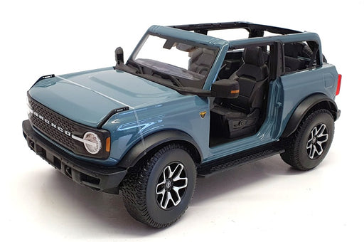 Maisto 1/18 Scale Model Car 46629 - 2021 Ford Bronco Badlands - Grey