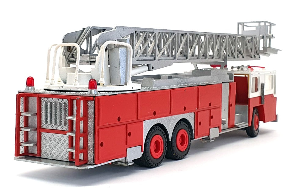 Conrad 1/50 Scale 5504 - E-One 95 Aerial Ladder 3 Axle Fire Engine