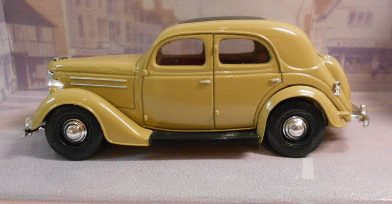 Dinky 1/43 Scale Diecast Model DY5-C 1950 FORD V8 PILOT FAWN