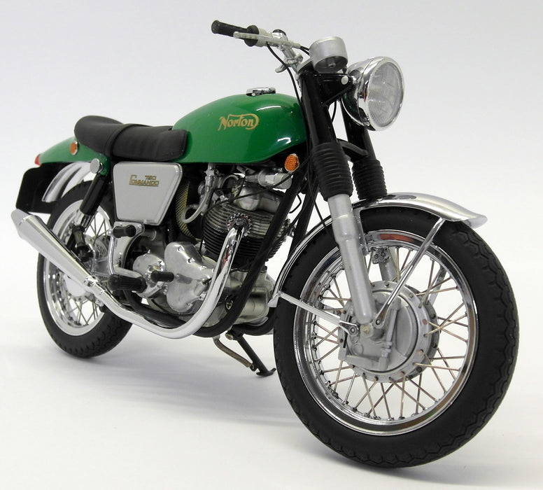 Minichamps 1/12 Scale 122 132000 Norton Commando 750 Fastback 1968 Green