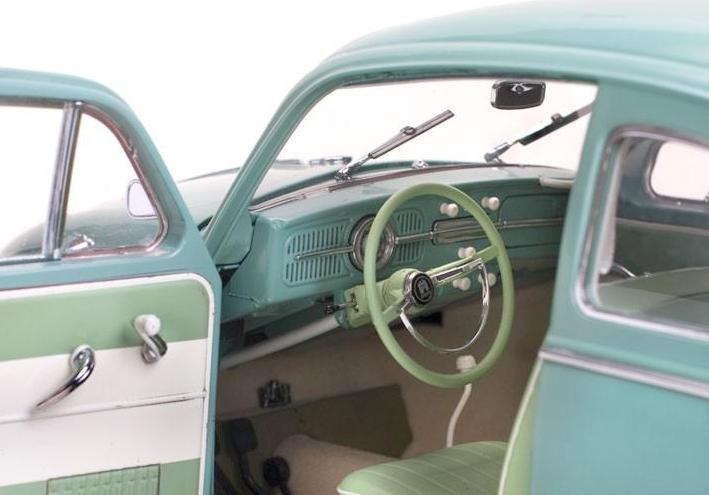 Sun Star 1/12 Scale Diecast 5209 - 1961 Volkswagen Beetle Saloon - Green