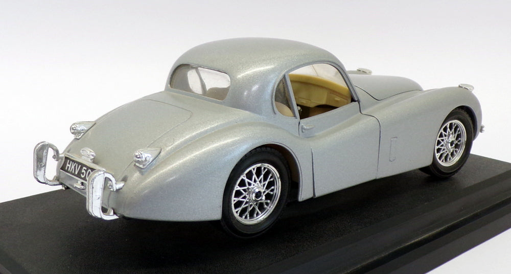 Burago 1/24 Scale Model Car 1508 - 1948 Jaguar XK120 Coupe - Silver