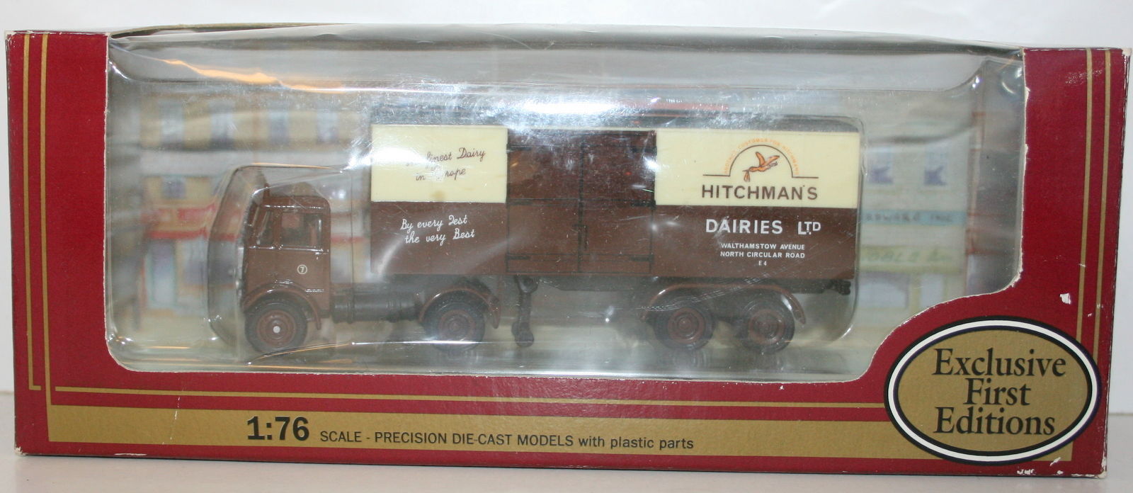 EFE 1/76 - 19503 AEC ARTIC BOX VAN HITCHMANS DAIRIES