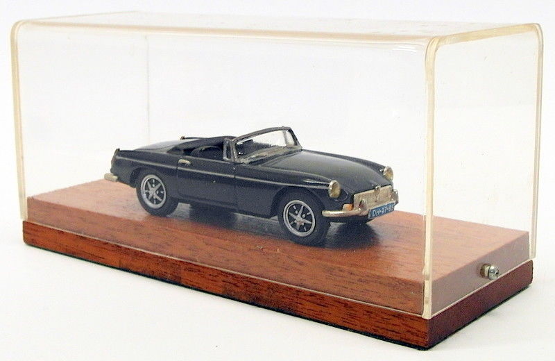 RAE Models 1/43 Scale Whit Metal Model Car 43391 - MGB - Green