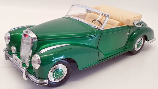 Maisto 1/18 Scale Model Car 806B - 1955 Mercedes Benz 300S - Green