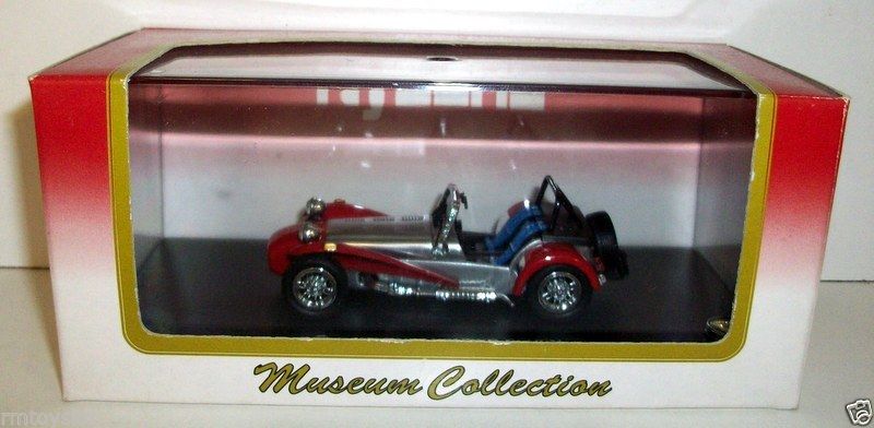 KYOSHO 1/43 - 03151R CATERHAM SUPER SEVEN (RED) - blue belts