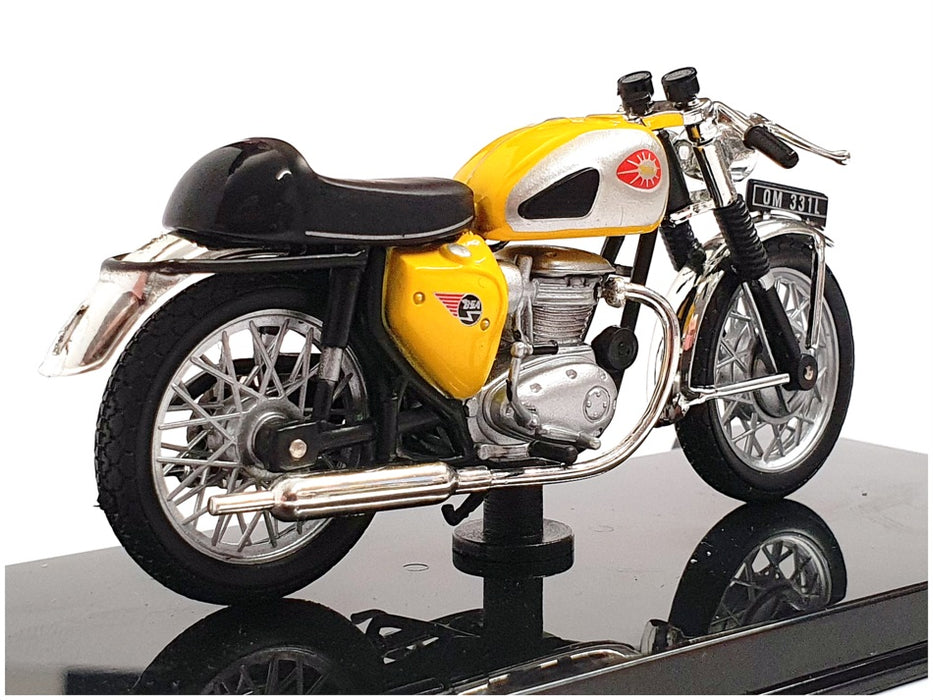 Atlas Editions 1/24 Scale Motorbike 4 658 116 - 1965 BSA A65 Lightning - Yellow