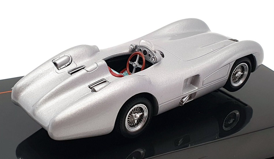 Ixo 1/43 Scale CLC143 - Mercedes Benz W196 R Streamliner - Silver