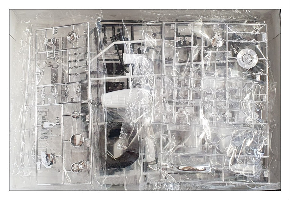 Aoshima 1/12 Scale Unbuilt Kit 063415 - 1974 Kawasaki Z1A 900 Super4 Motorbike