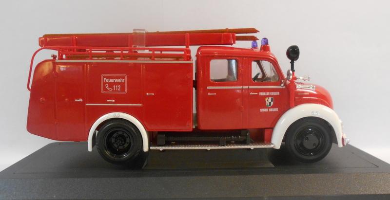 Signature 1/43 Scale Diecast Model SIG43010 1961 MAGIRUS-DEUTZ MERCUR TLF16