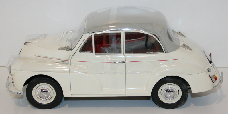 Sunstar 1/12 Scale Diecast 4774 - 1965 Morris Minor 1000 Tourer