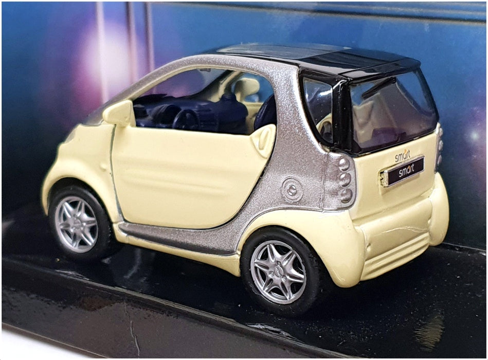 Maisto 1/33 Scale Diecast 21103 - Smart Coupe Motorized - Cream/Silver 