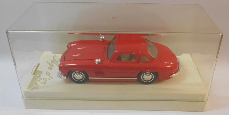 Solido 1/43 Scale Metal Model - SO125 MERCEDES 300 SL RED