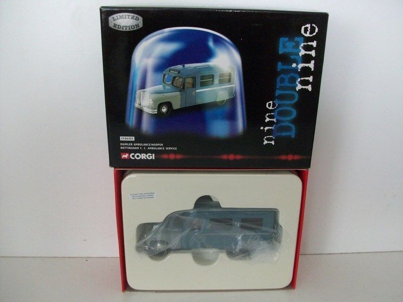 CORGI - 1/50 CC06302 - DAIMLER DC27 AMBULANCE CROYDON AMBULANCE SERVICE