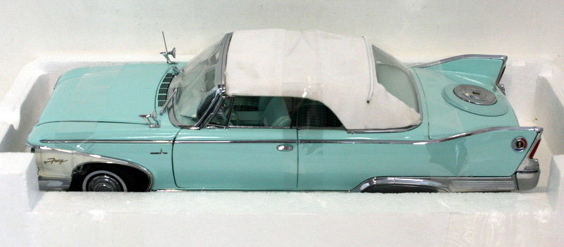 Sunstar 1/18 Scale - 5411 - 1960 Plymouth Fury Closed Conv - White / Aqua Mist