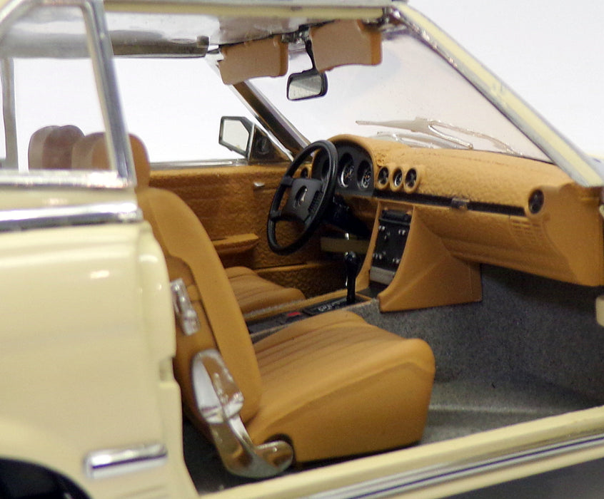 Sun Star 1/18 Scale Model Car 4667 - Mercedes Benz 350 SL - Ivory