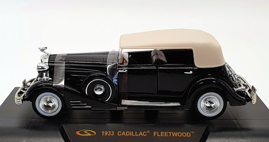 Signature 1/32 Scale Model Car SIG01 - 1933 Cadillac Fleetwood - Black