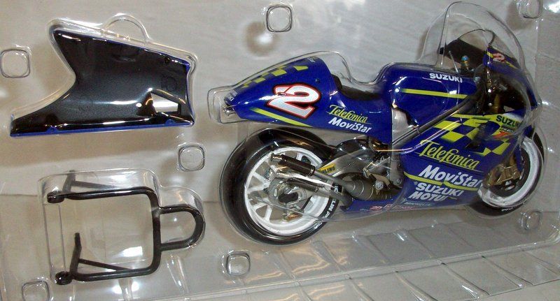 Minichamps 1/12 Scale - 122 006202 Suzuki RGV 500 Telefonica Kenny Roberts 500cc