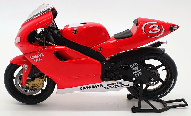 Minichamps 1/12 Scale 122016303 - Yamaha YZR 500 Max Baggi 500cc GP 2001 - Red
