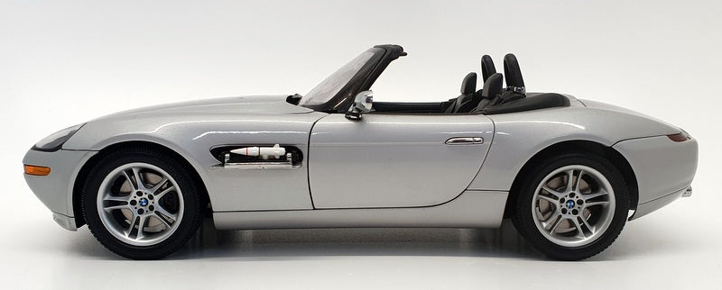 Autoart 1/18 Scale 70511 BMW Z8 Silver 007 James Bond The World Is Not Enough