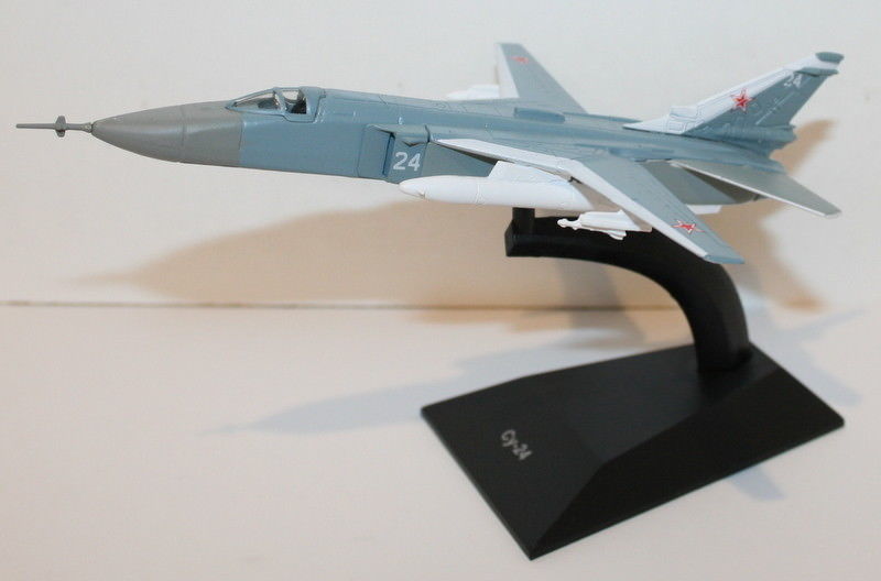 1:170 Scale Diecast Russian Fighter Plane Model - Sukhoi Su-24 Fencer