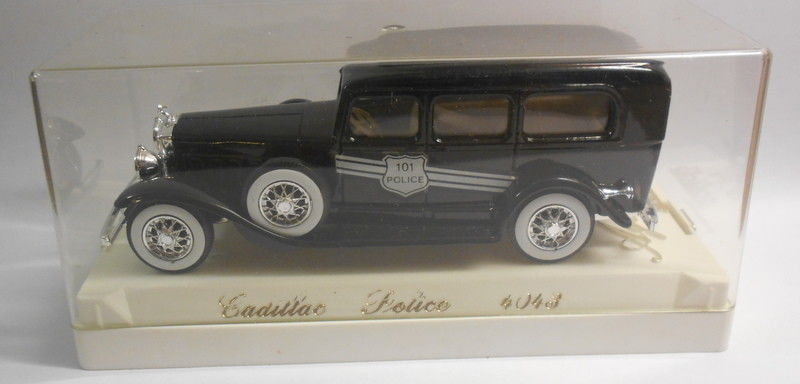 Solido 1/43 Scale Metal Model - SO7 CADILLAC POLICE '101 POLICE'