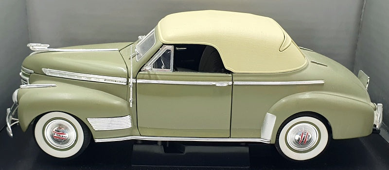 Eagle Universal Hobbies 1/18 Scale 353000 - 1941 Chevrolet Deluxe Soft Top Green