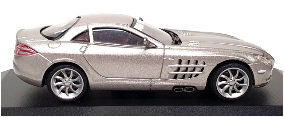 REALTOY MERCEDES BENZ Slr Mclaren In Silver Near Mint On Blister EUR 5,59 - FR REALTOY MERCEDES BENZ Slr Mclaren In Silver Near Mint On Blister EUR 5,59 - FR