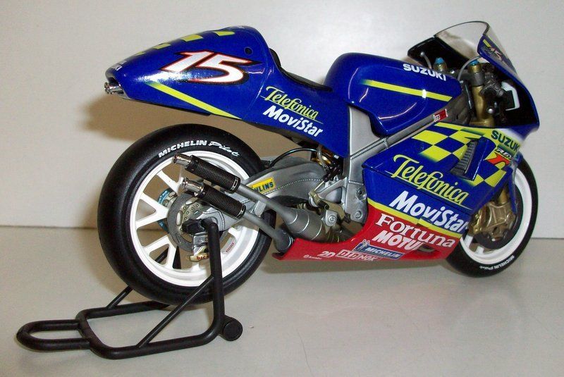 Minichamps 1/12 Scale 122 016215 Suzuki RGV 500 Sete Gibernau 500cc GP 2001