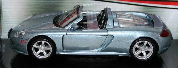 MotorMax 1/24 Scale Metal Model 73305 - Porsche Carrera GT - Lt Met Blue