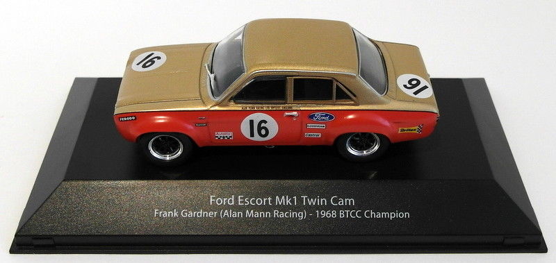 Miniature Ford escort TC 1968 1/43 blanche minichamps ( boite légèrement écornée Miniature Ford escort TC 1968 1/43 blanche minichamps ( boite légèrement écornée
