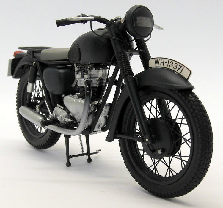 Minichamps 1/12 Scale Diecast 122 133500 Triumph TR6 Steve McQueen Great Escape