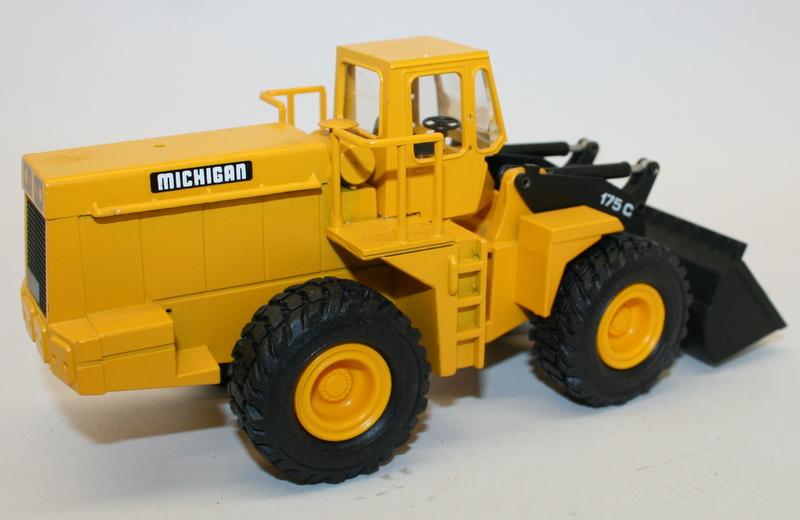 Conrad 1/50 Scale Diecast Metal Model - 2885 - Clark Michigan 175C Loader