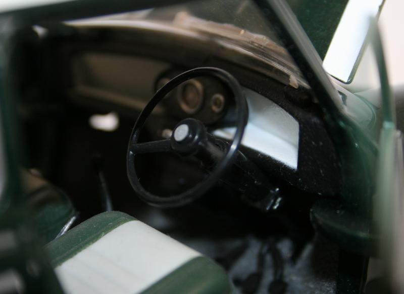 Corgi 1/18 Scale Metal Model Car 99595 - Morris Mini Cooper Saloon - BR Green