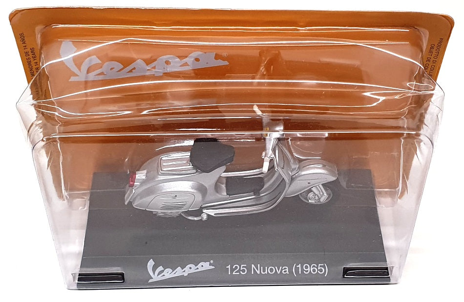 Altaya 1/18 Scale Diecast #19 - 1965 Piaggio Vespa 125 Nuova - Silver