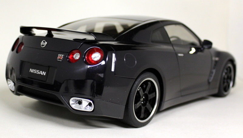 Autoart 1/12 scale 12201 - 2010 Nissan GT-R R35 Spec V - Black