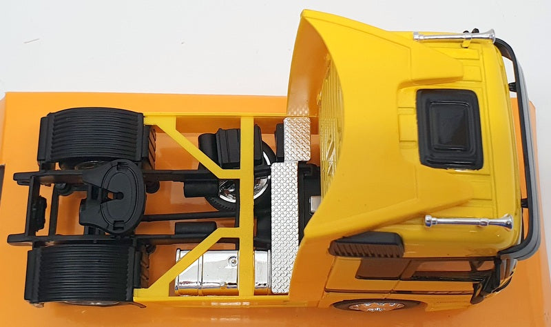 Welly 1/32 Scale Model Car 32280W - Mercedes Benz Actros - Yellow
