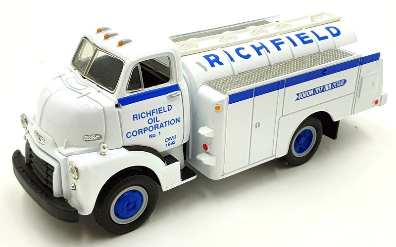First Gear 1/34 Scale 28-1040 - 1952 GMC Fuel Tanker Richfield