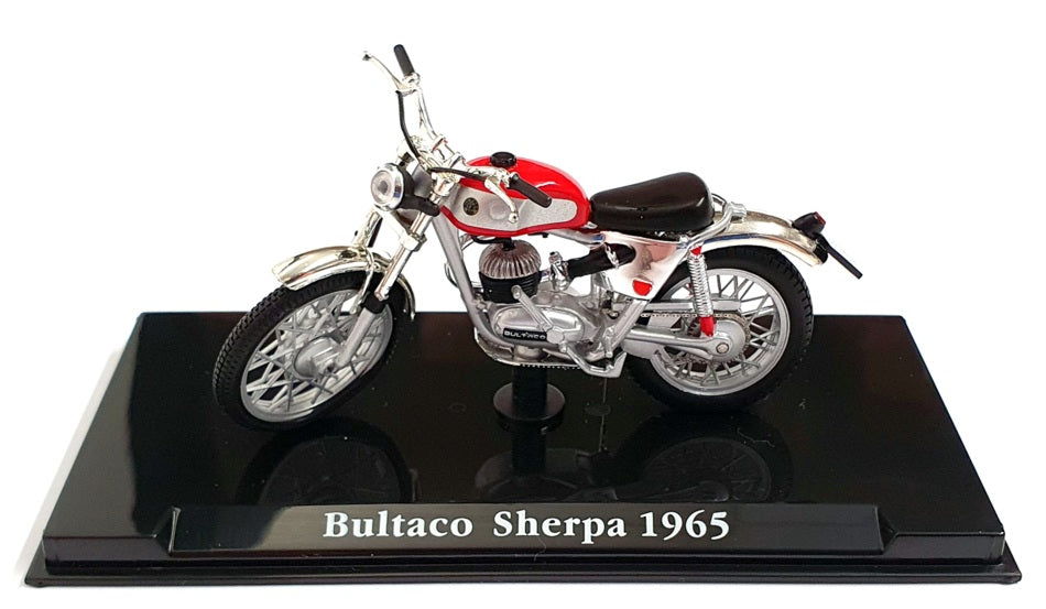 Atlas Editions 1/24 Scale Motorbike 4 658 129 - 1965 Bultaco Sherpa - Red/Silver