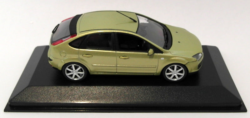Minichamps 1/43 Scale Diecast 400 084002 - 2004 Ford Focus - Yellow Metallic